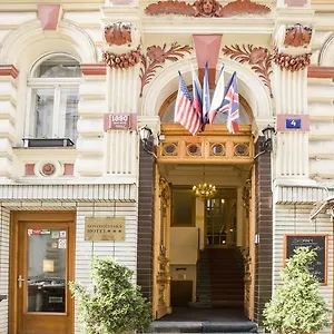 κάντε κράτηση εδώ